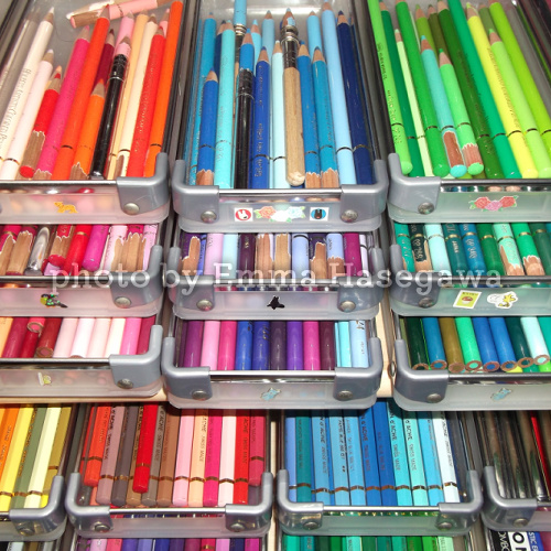 愛用の色鉛筆たちです。